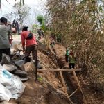Pembangunan TPT Badan Jalan di Depan Balai Desa Picisan
